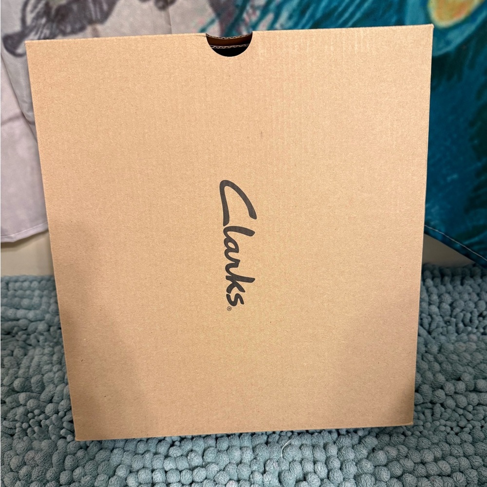 New in the box Clark’s Leather Distressed Look Size 6 - Picture 7 of 10